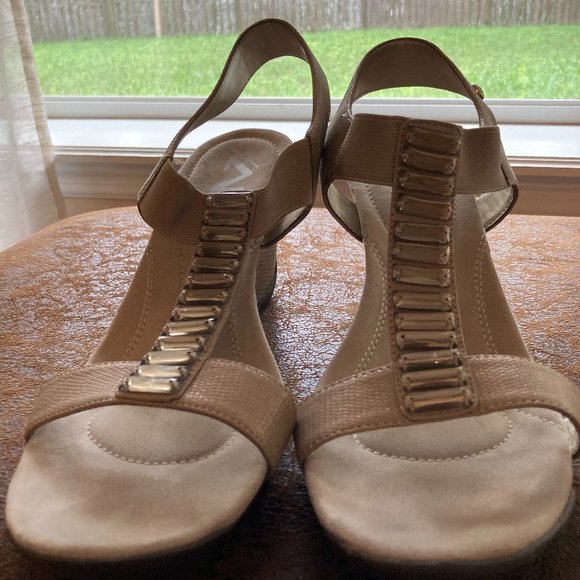 Anne Klein Taupe Wedge - Picture 1 of 4